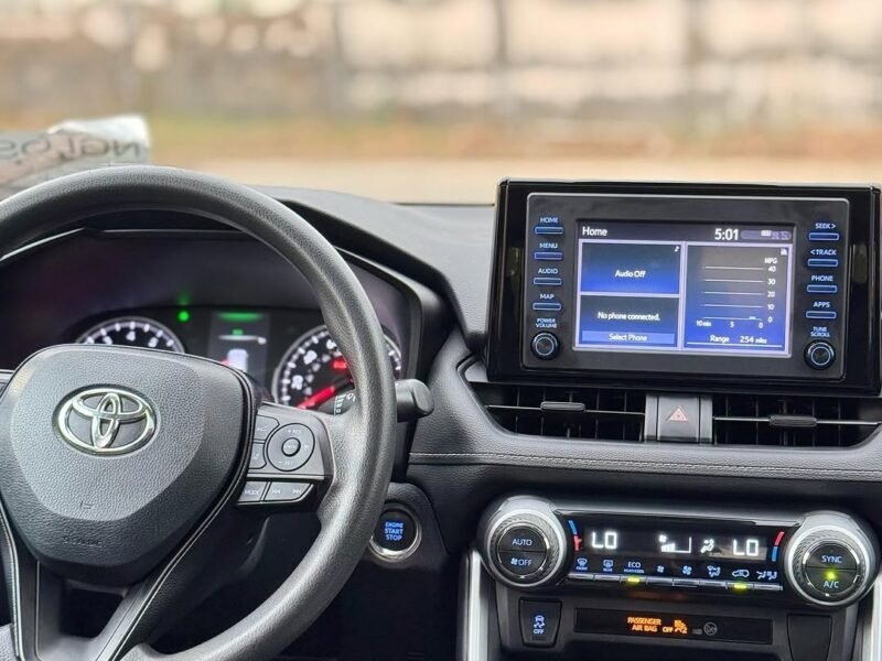 2020 Toyota RAV4 XLE