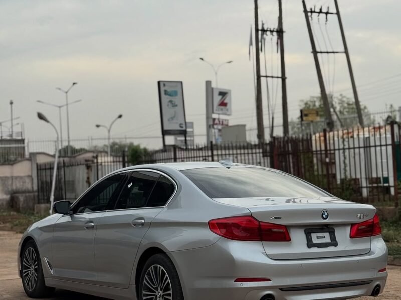 2019 BMW 530i